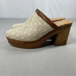 Kork’s Lori Embroidered Fabric Combo Clogs